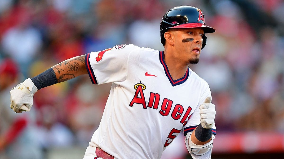 Angels Player Uses Basketball Move to Turn Slick Double Play - Image 3