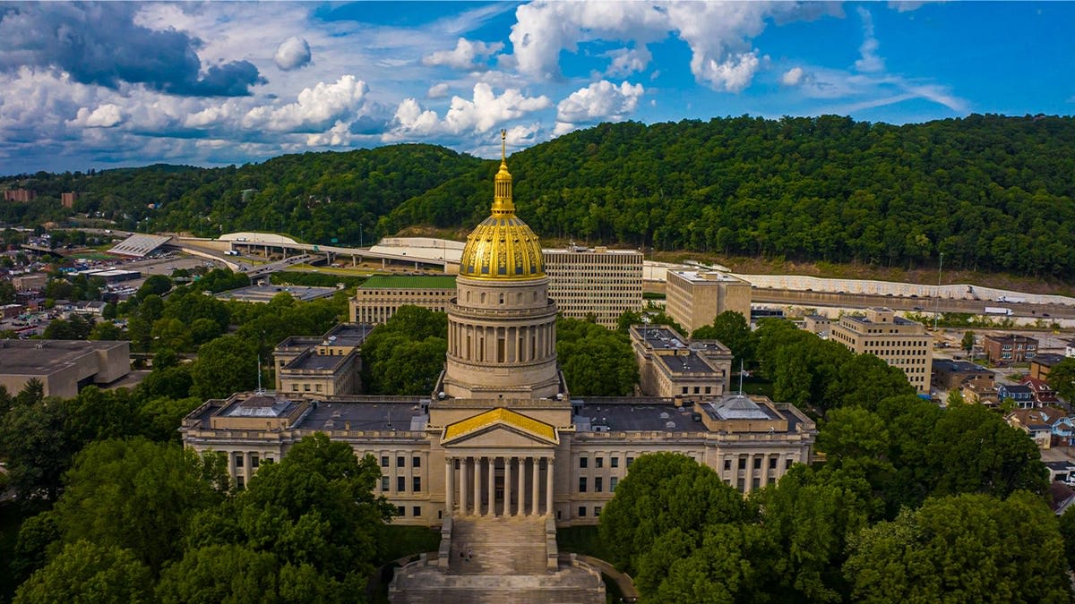 West Virginia Plans to Eliminate Income Tax with AI Boom - Image 5