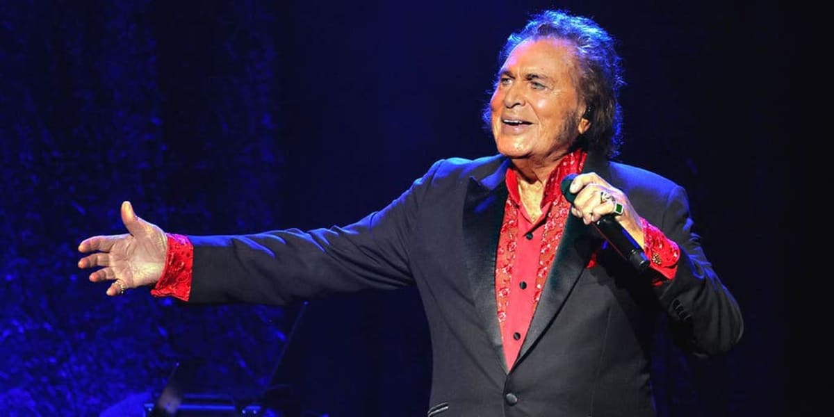 Singer Engelbert Humperdinck, 90, Stays Fit Underwater - Image 2