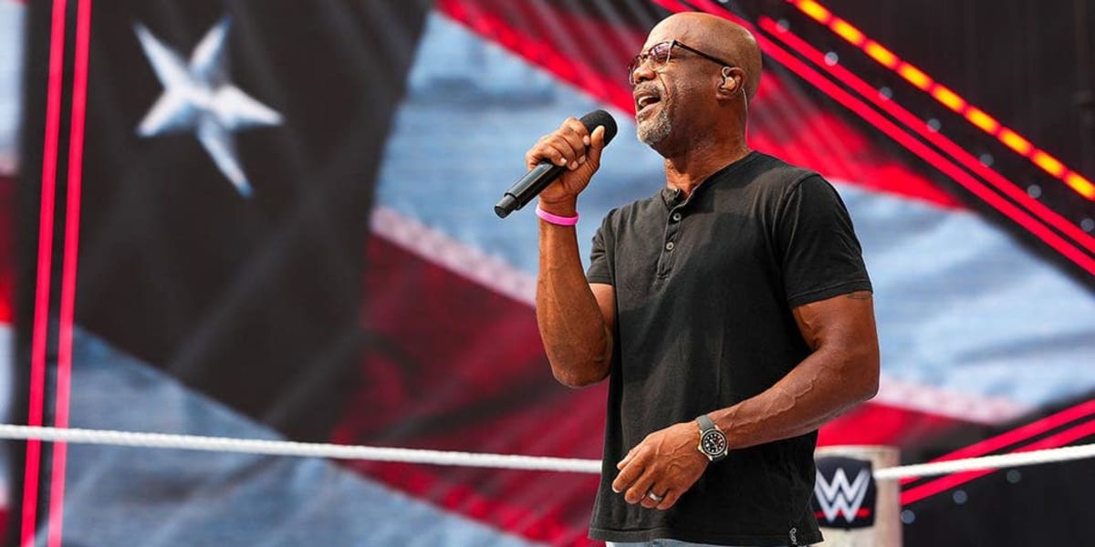 Darius Rucker Rocks National Anthem at WWE SummerSlam - Image 2