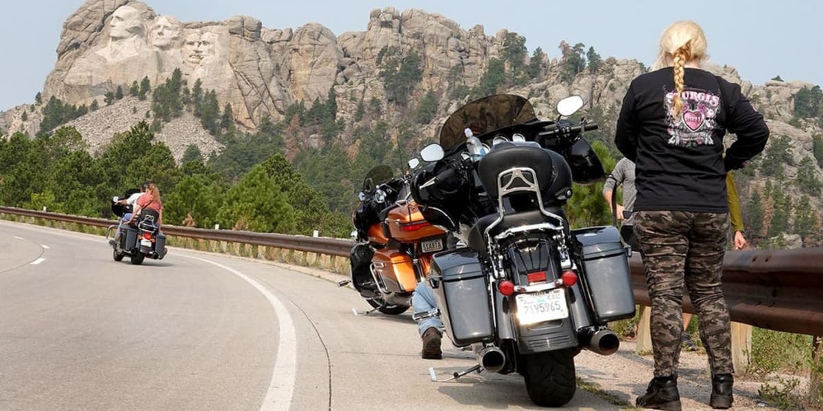 500,000 Bikers Transform Tiny Town Into Hope on Wheels - Image 2