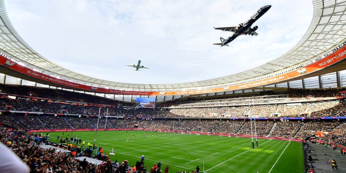 Two Jets Buzz Rugby Stadium in South Africa's Wildest Flyover - Image 2
