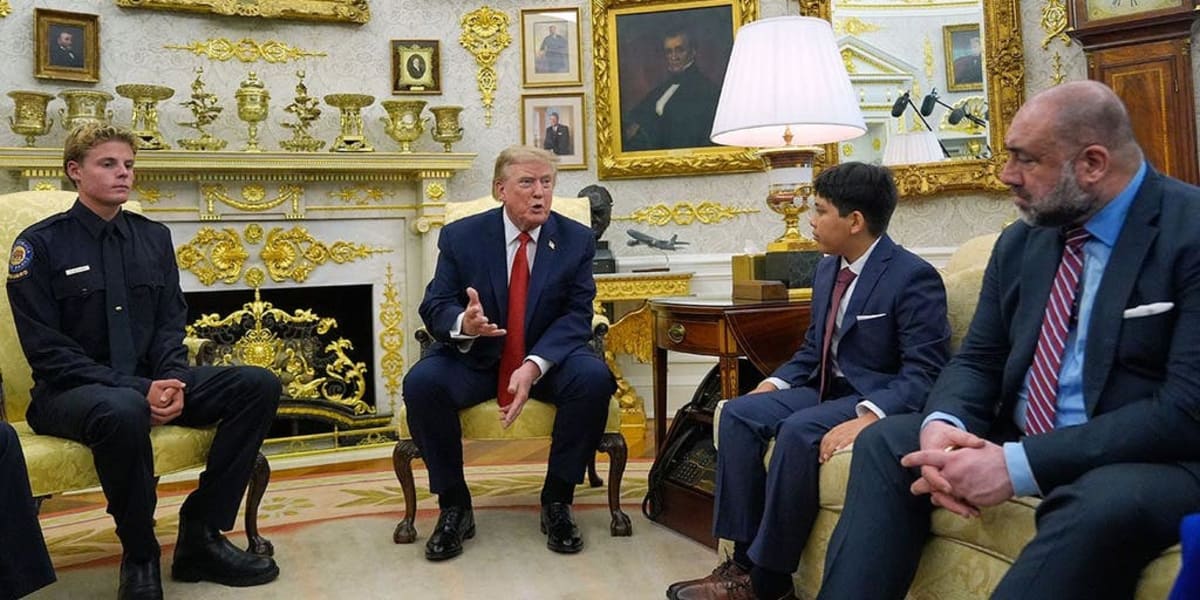 Teen Lifeguard Meets President After Viral Beach Rescue - Image 2