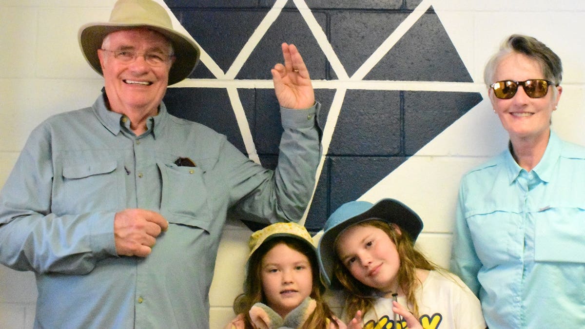 Tennessee Grandpa Finds 2.29-Carat Diamond With Granddaughters - Image 5