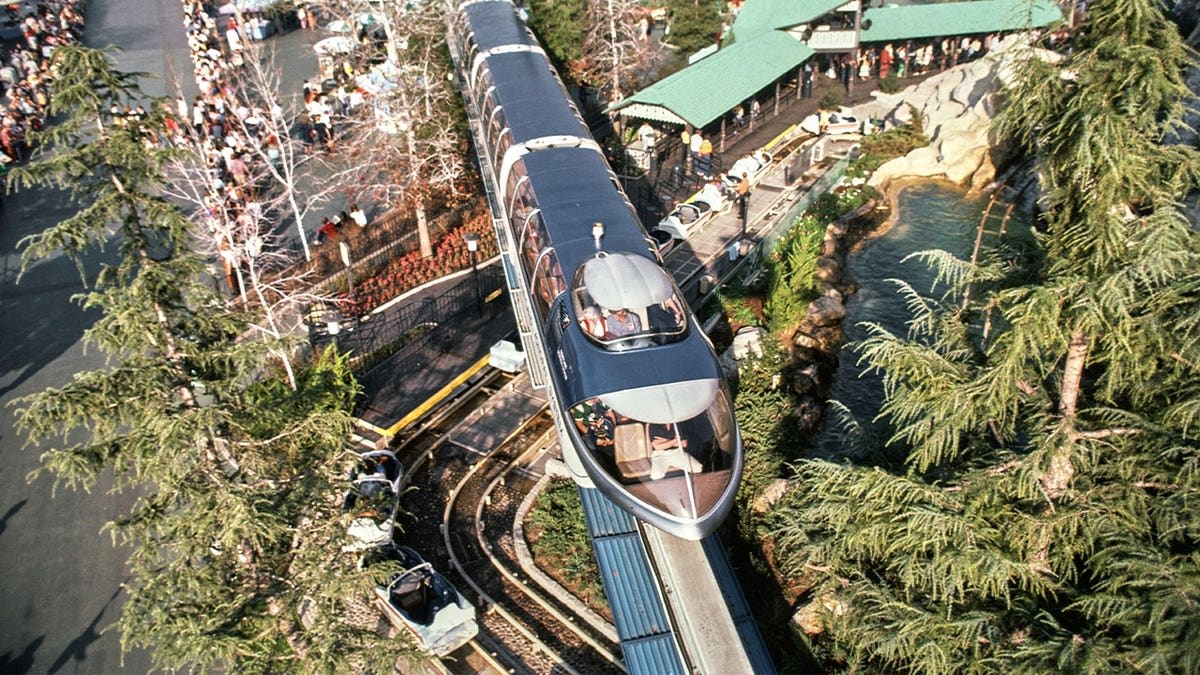 Disneyland Fans Rally for Return of Beloved PeopleMover - Image 4