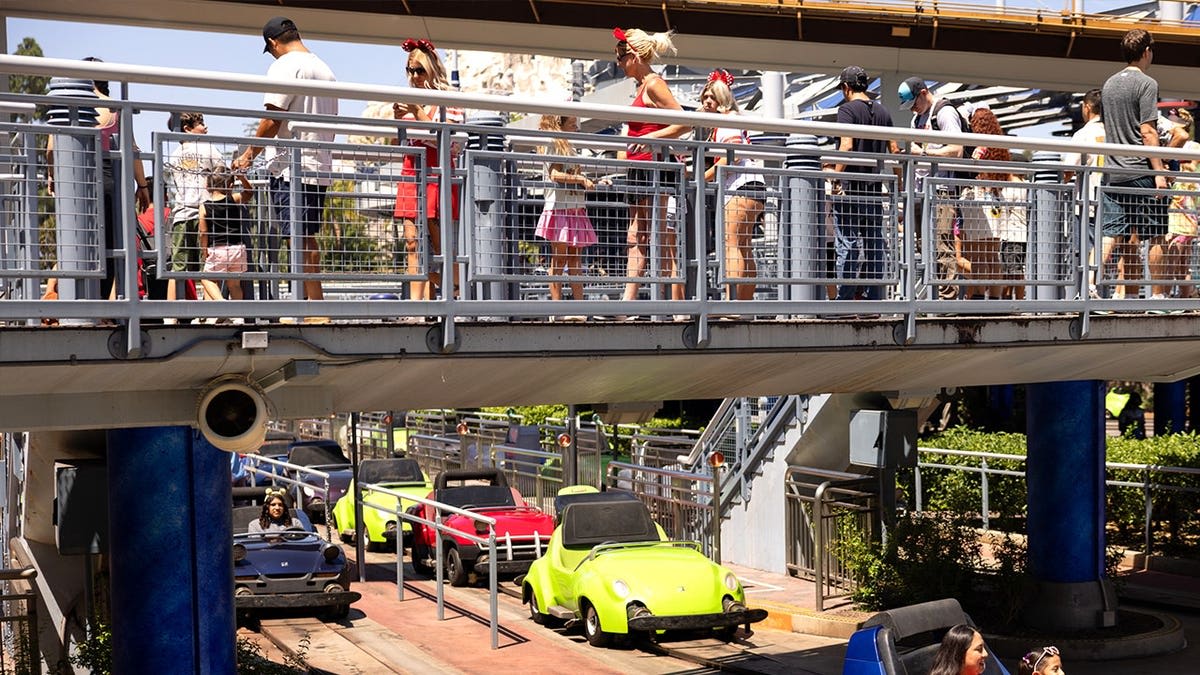 Disneyland Fans Rally for Return of Beloved PeopleMover - Image 3