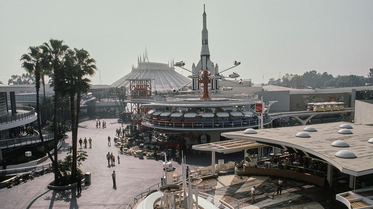 Disneyland Fans Rally for Return of Beloved PeopleMover - Image 5
