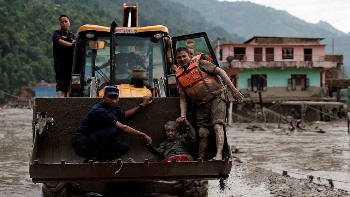 Nepal Rescues 350 from Flooded Hydropower Tunnel - Image 4