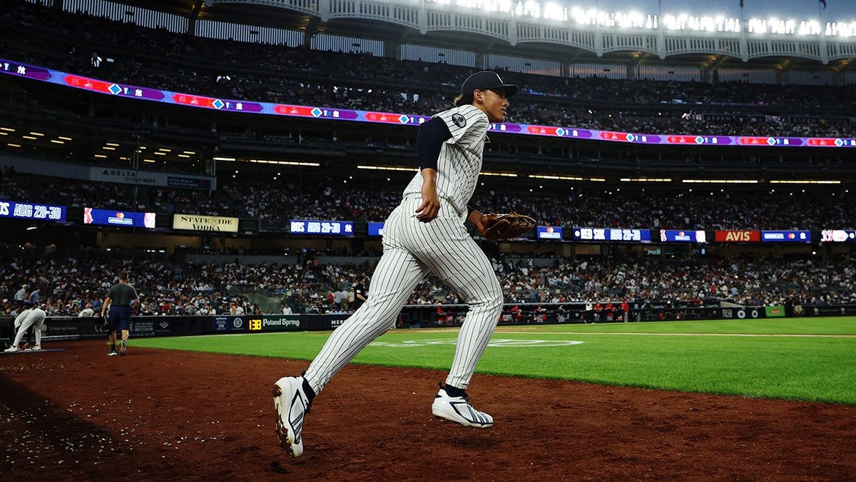 Yankees Rookie Hits Home Run in First MLB Game - Image 5