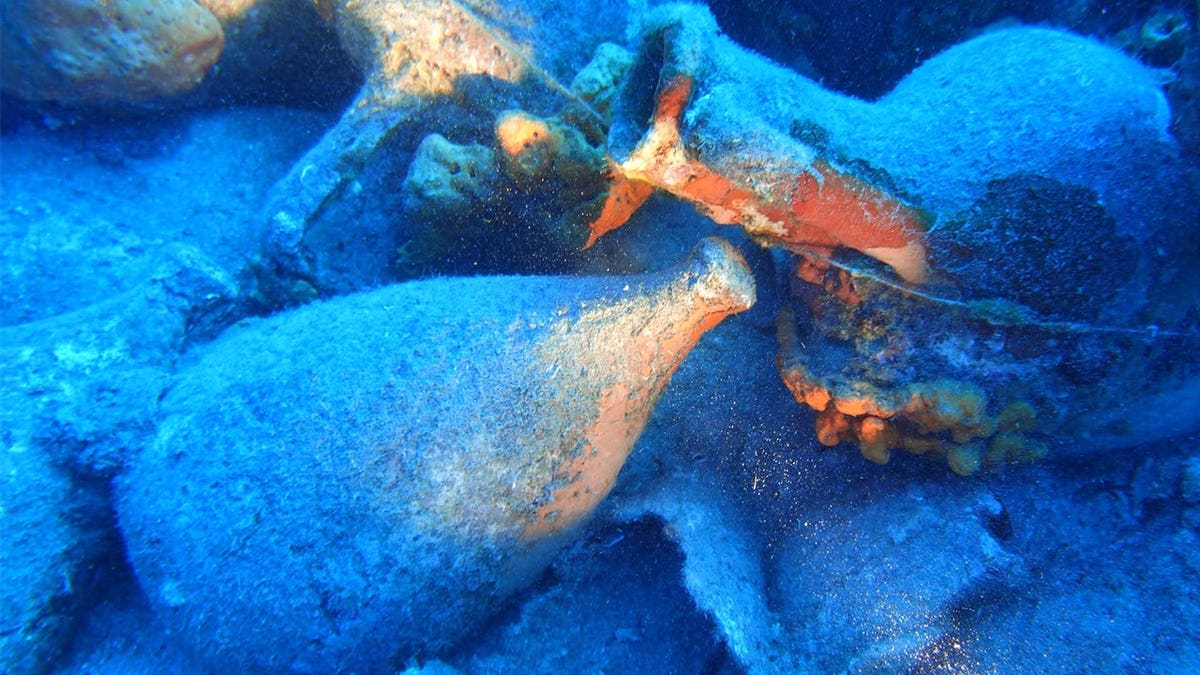 2,400-Year-Old Shipwreck Found With 600 Ancient Jars - Image 4