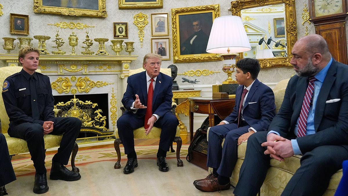 Teen Lifeguard Meets President After Viral Beach Rescue - Image 5