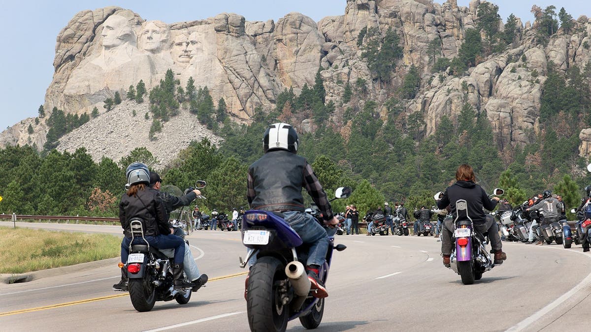500,000 Bikers Transform Tiny Town Into Hope on Wheels - Image 4