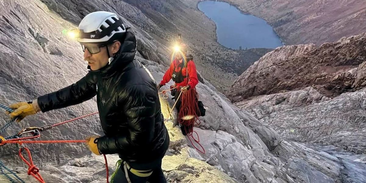 14 Rescuers Save Climber Stranded on 6-Inch Ledge at 11,000 Feet - Image 2