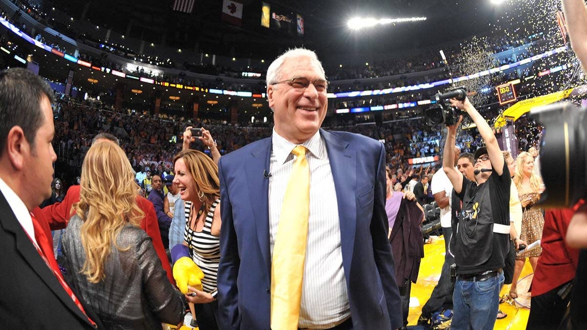 Phil Jackson Gets Lakers Statue for 5 Championships - Image 4