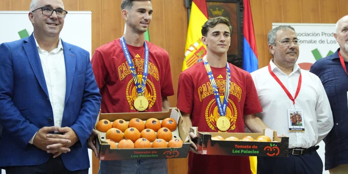 Spanish Stars Get Their Weight in Tomatoes After World Cup - Image 2