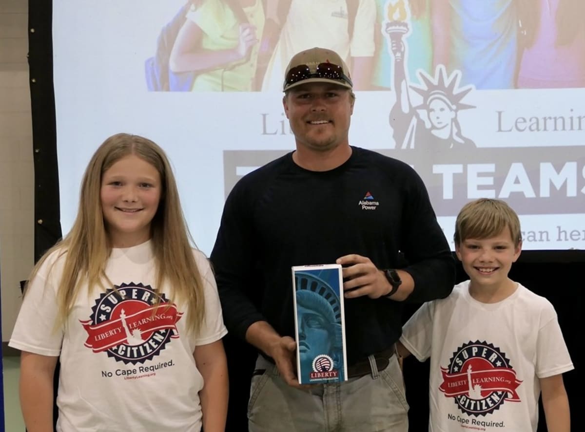 Alabama Students Honor Power Linemen as Community Heroes - Image 4