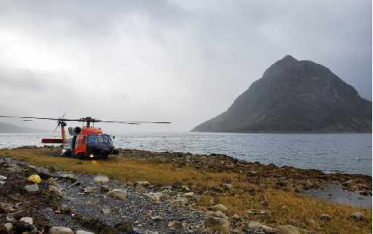 Alaska Fishermen Save Sinking Boat After Rock Strike - Image 5