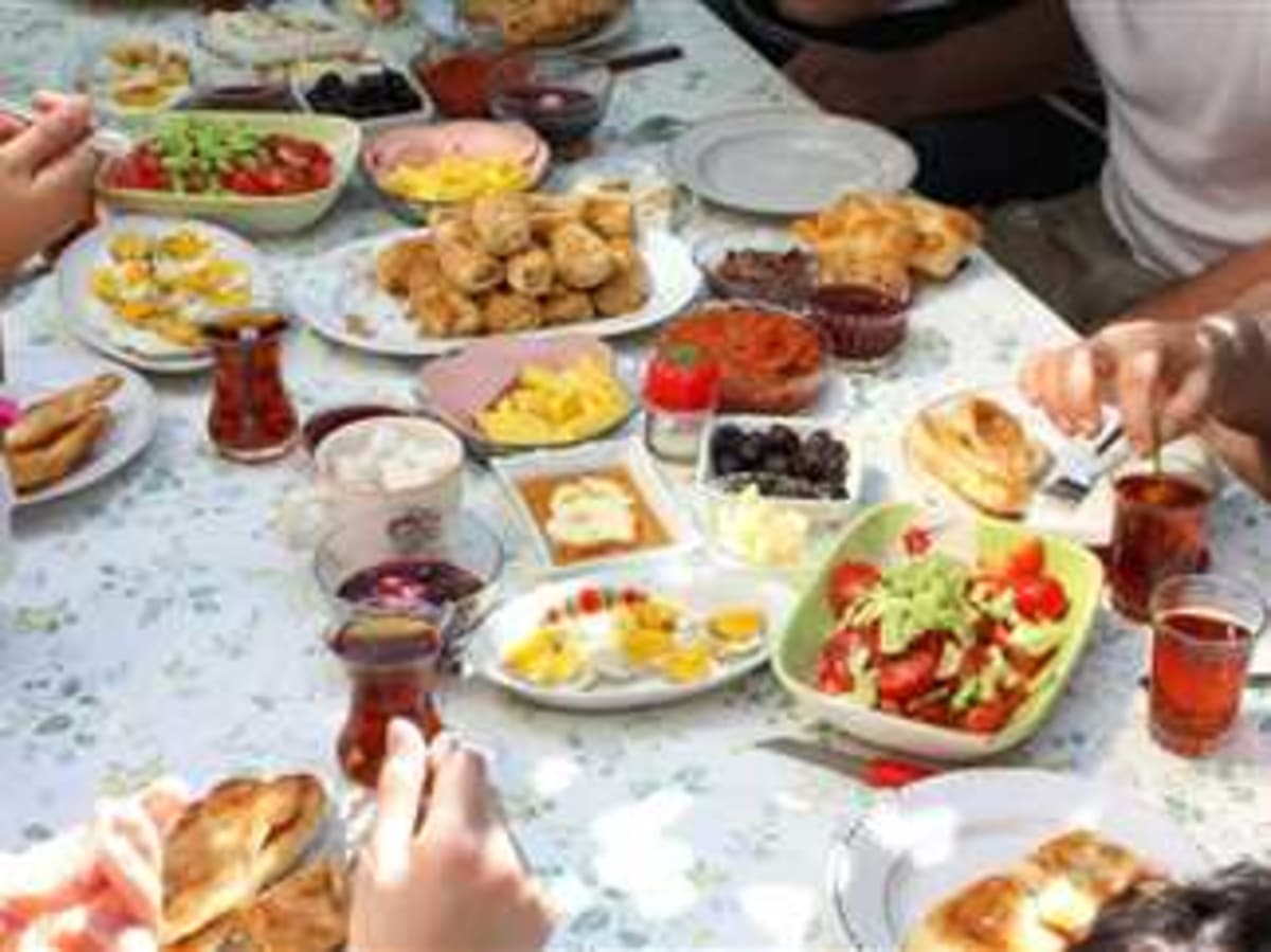 Egypt Hosts Ramadan Iftars for Expats Worldwide