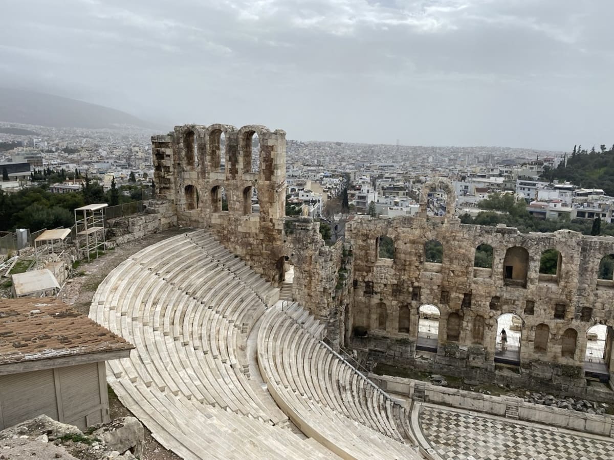 Athens Theater Built in 161 CE Still Hosts Sold-Out Shows - Image 4