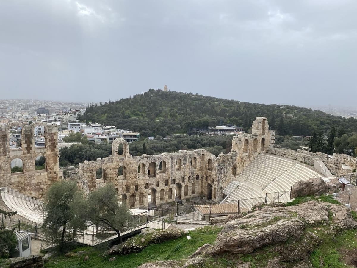 Athens Theater Built in 161 CE Still Hosts Sold-Out Shows - Image 5