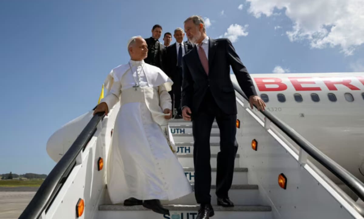 Spain's King Lends Pope His Plane After Flight Grounded - Image 2