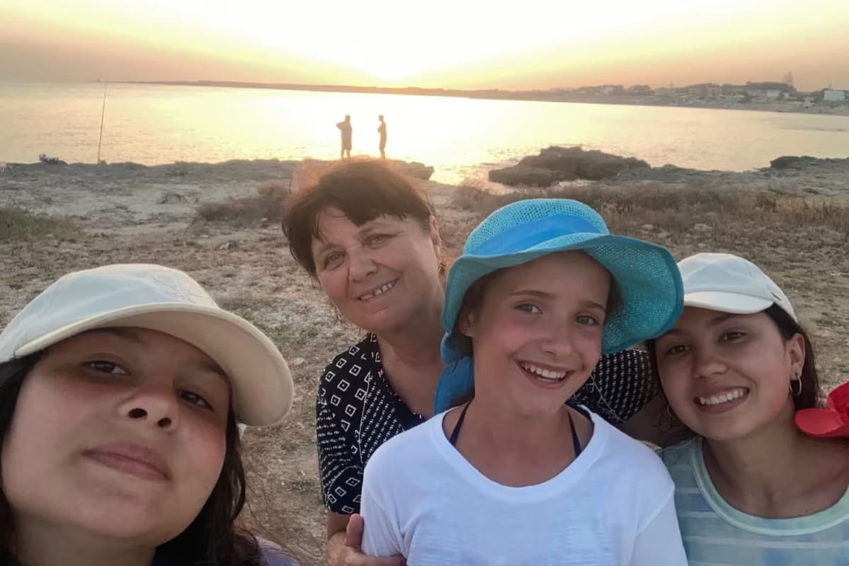 ** Ukrainian children smiling together during their evacuation to safety in Italy in 2022