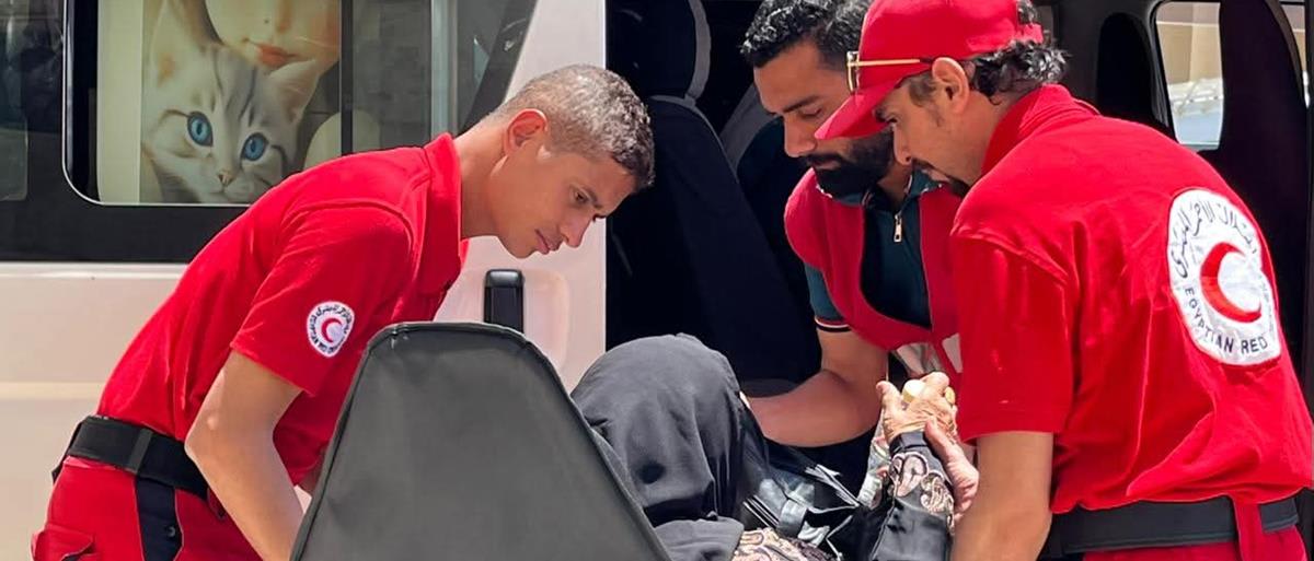 Egyptian Red Crescent workers assisting Palestinian families at Rafah border crossing terminal