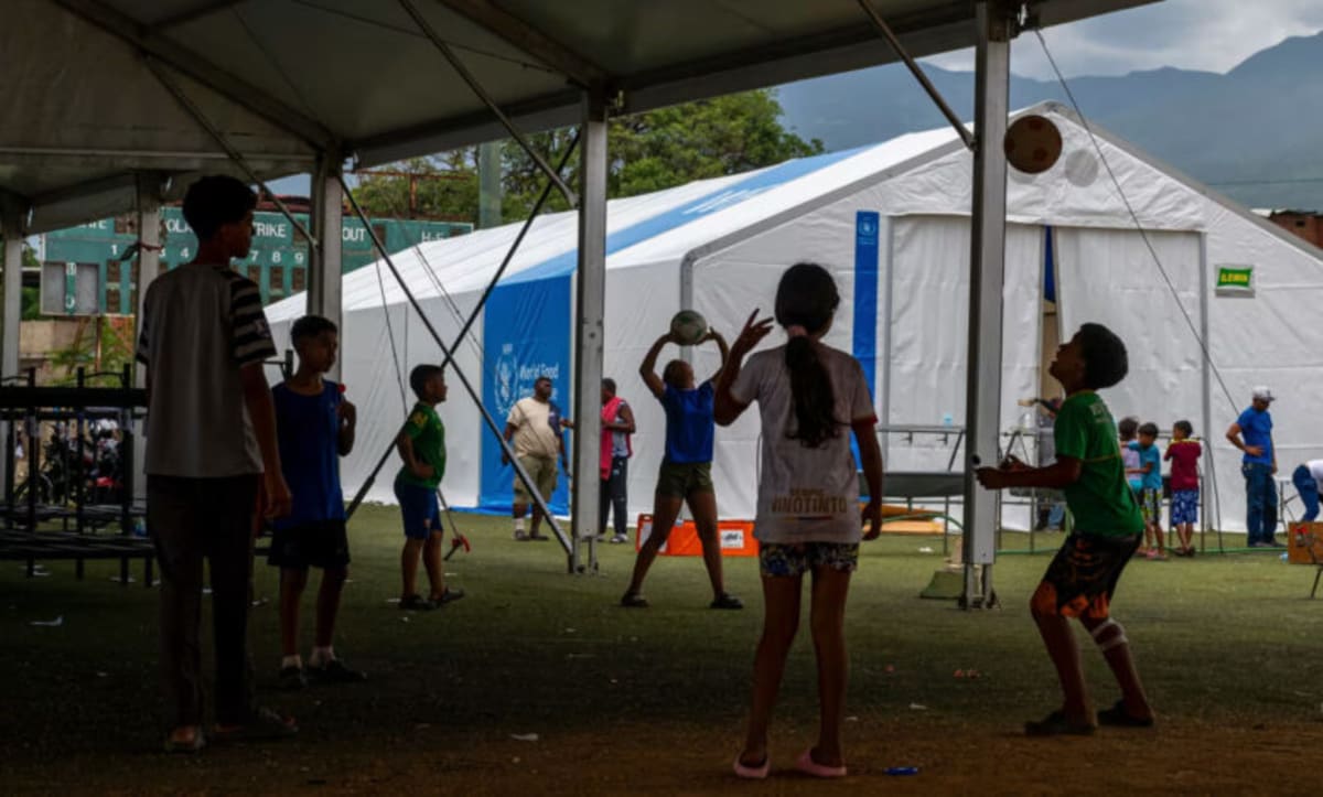 Play Therapy Helps Venezuela's Youngest Quake Survivors - Image 2