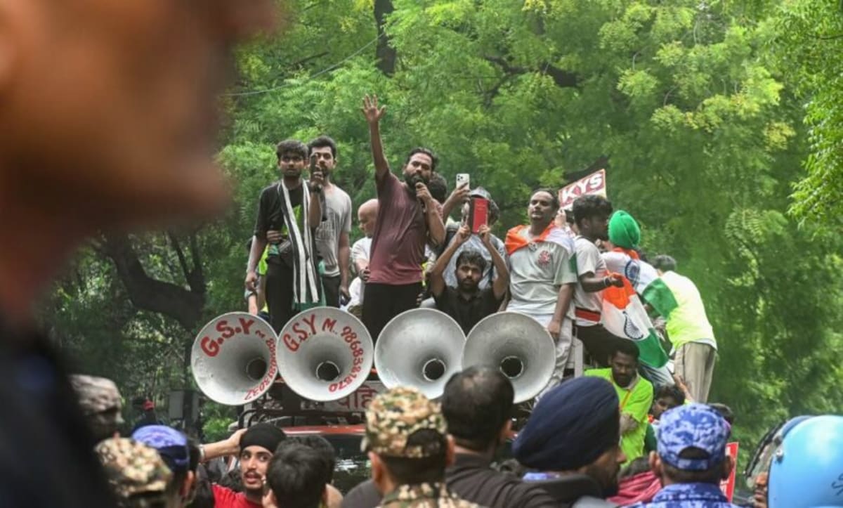 Gen Z Protesters Force Modi Government to Back Down in India - Image 2