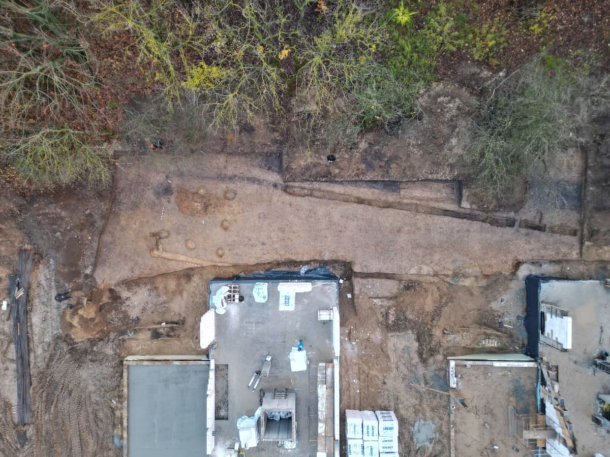 Poland Uncovers 6,000-Year-Old Wooden Tomb in Lublin - Image 3