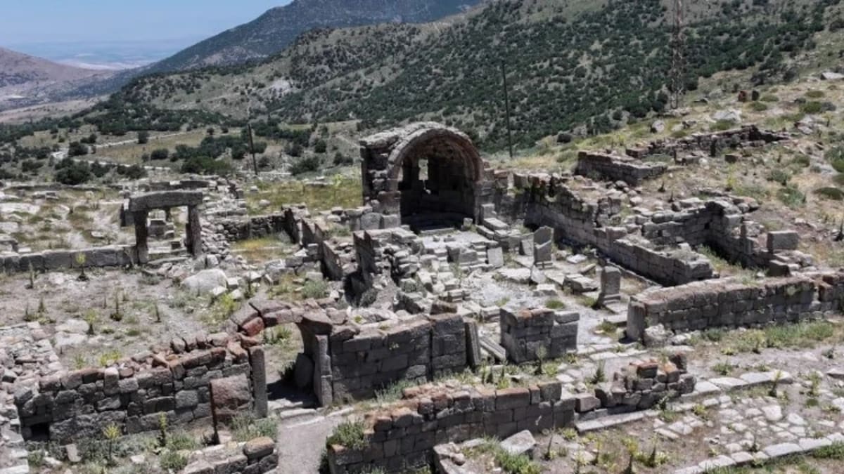 15 Lost Byzantine Churches Found in Turkey's Sacred Valley - Image 2