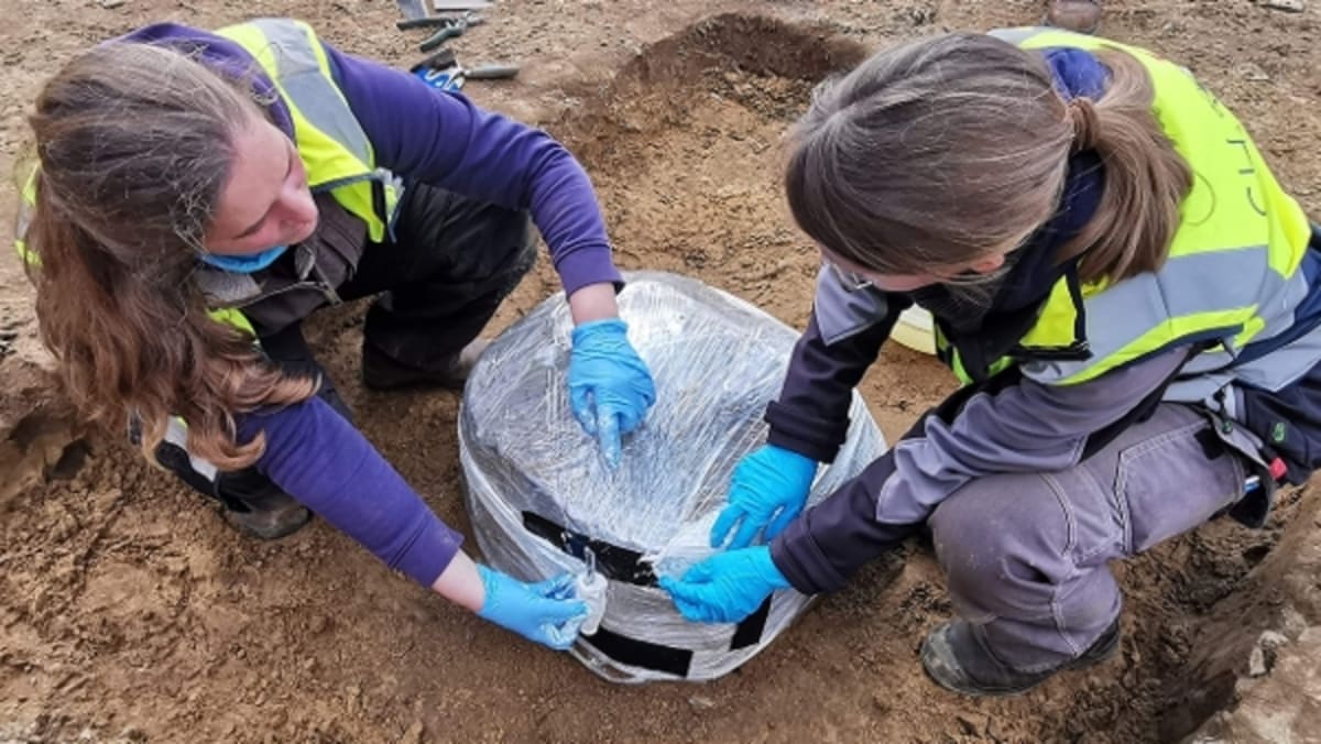 1,700-Year-Old Roman Cauldrons Found in Northern Germany - Image 3