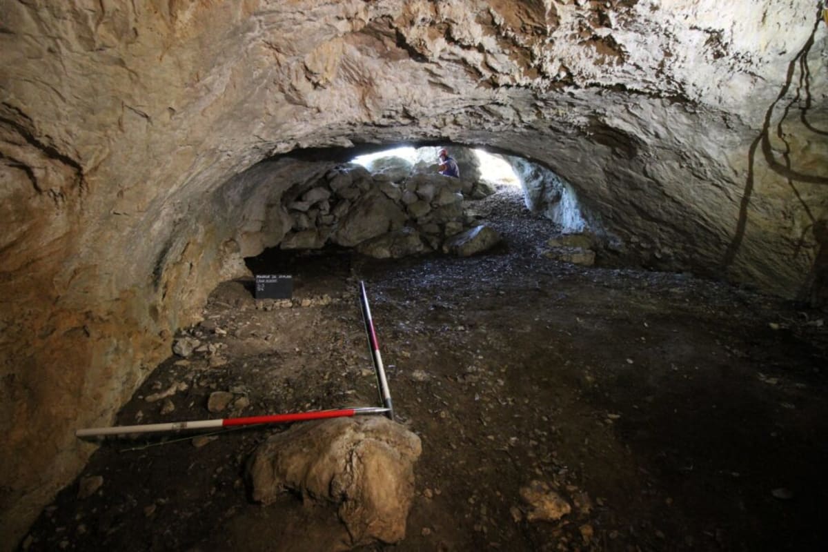 2,000-Year-Old Greek Theater Mask Found in Croatian Cave - Image 2