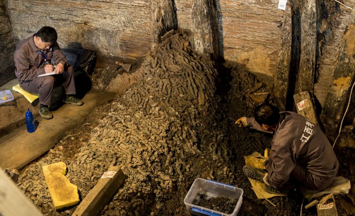 China Tomb Reveals 2M Coins, 115kg Gold After 2,000 Years - Image 3