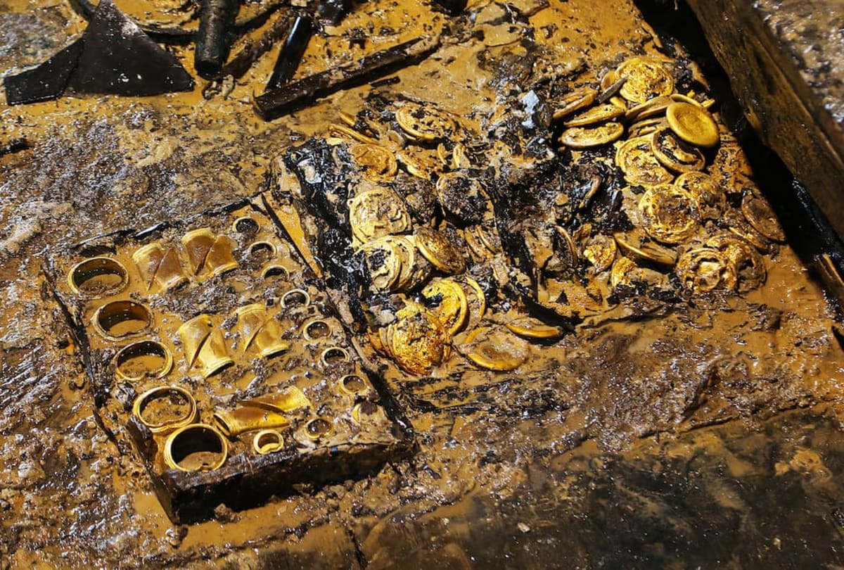 China Tomb Reveals 2M Coins, 115kg Gold After 2,000 Years - Image 5