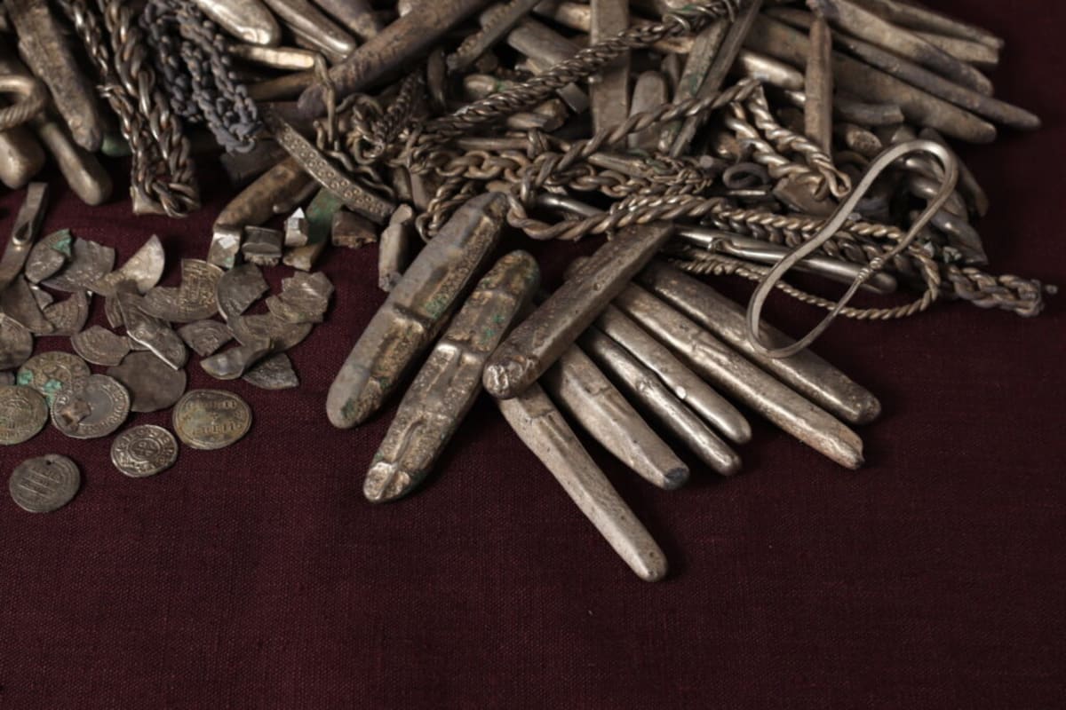 Denmark Gardener Unearths Record Viking Silver Hoard - Image 3