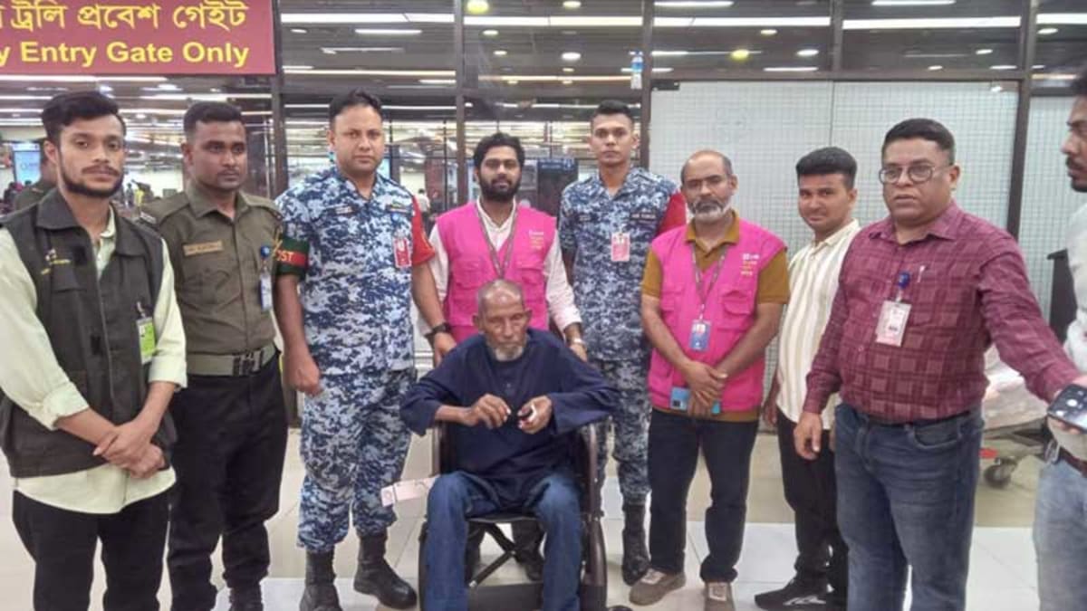Bangladeshi man reuniting with family members at Dhaka airport after 27 years missing in Malaysia