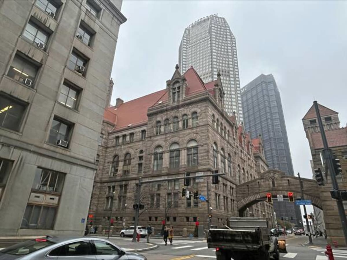Stranger Holds Man Above Freezing Pittsburgh River Until Help Arrives - Image 3