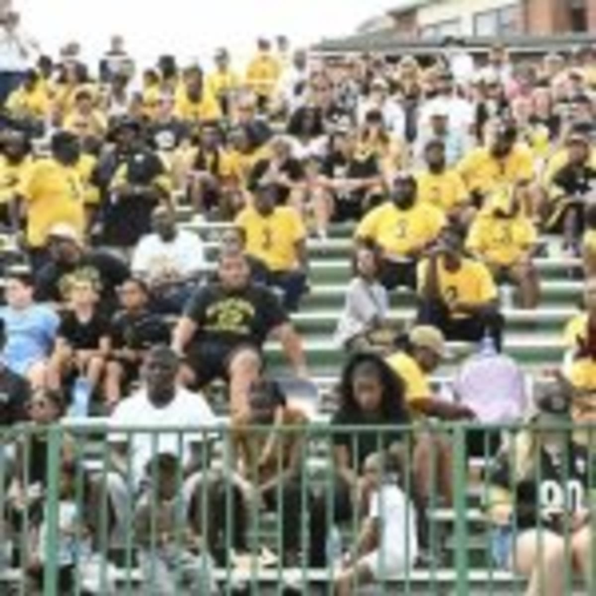 Steelers' Brisker Gets 150-Person Family Reunion at Camp - Image 4
