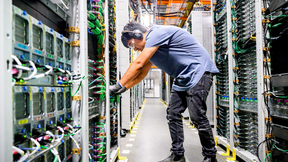 Amazon and Corning Create 1,000 Jobs in North Carolina - Image 4