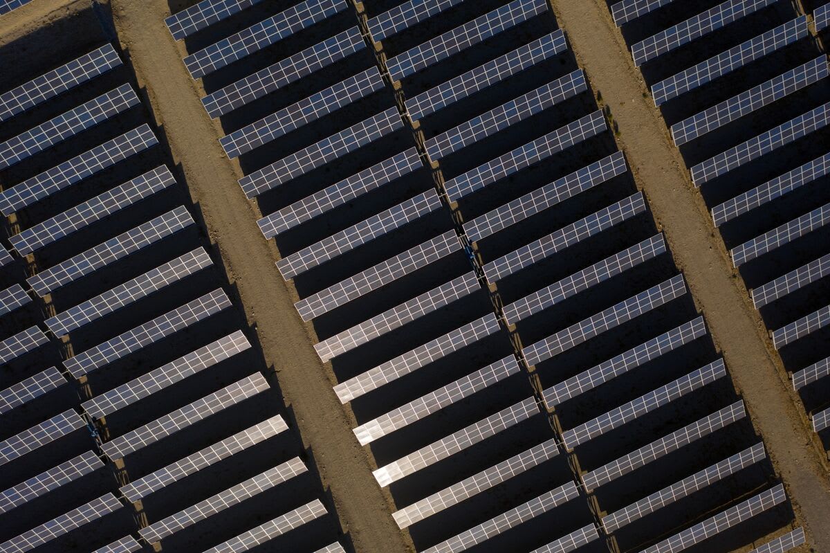 Solar Firm Secures $3.5B Despite Policy Headwinds