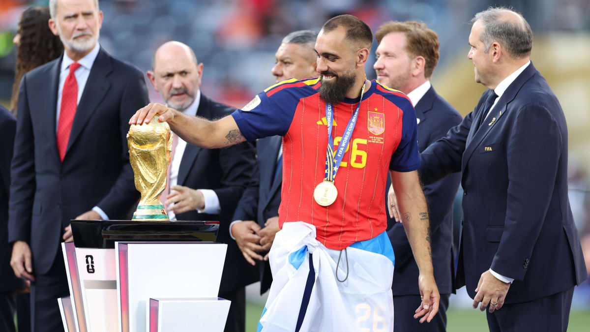 Borja Iglesias in Spain national team jersey celebrating 2026 World Cup victory
