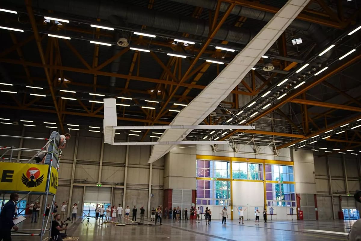 Students Break Record with 66-Foot Paper Airplane - Image 4