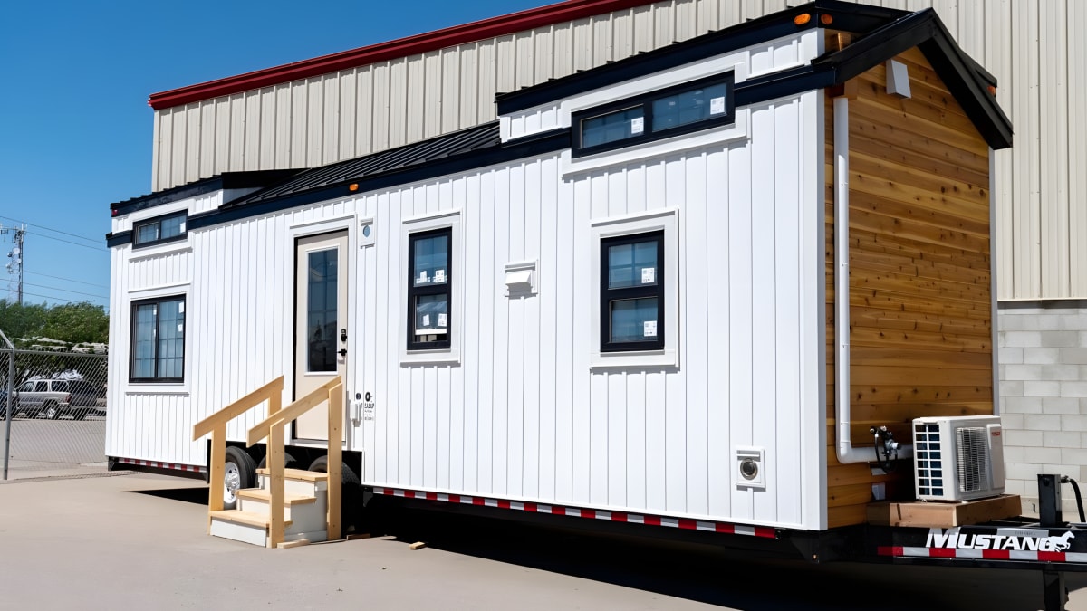 Canadian Tiny Home Fits Family of Four in 423 Square Feet - Image 2