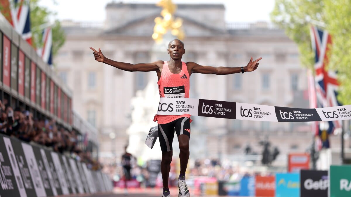 Runner Breaks 2-Hour Marathon Barrier in Official Race - Image 2