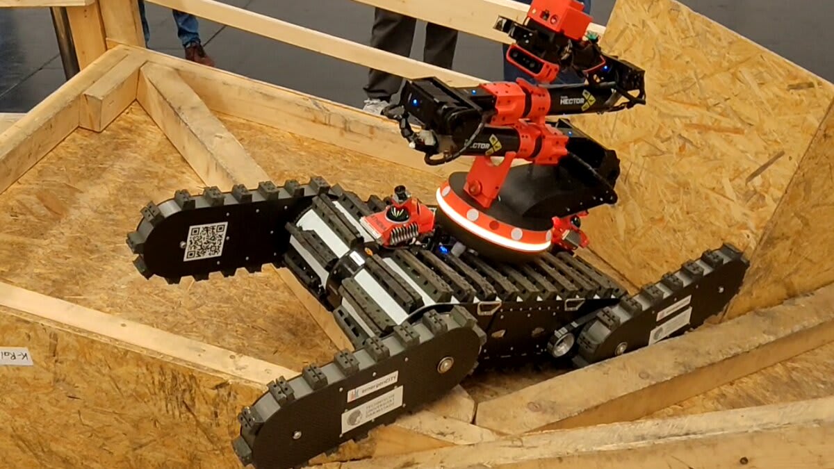 German Rescue Robot Climbs Stairs and Opens Doors Solo - Image 2