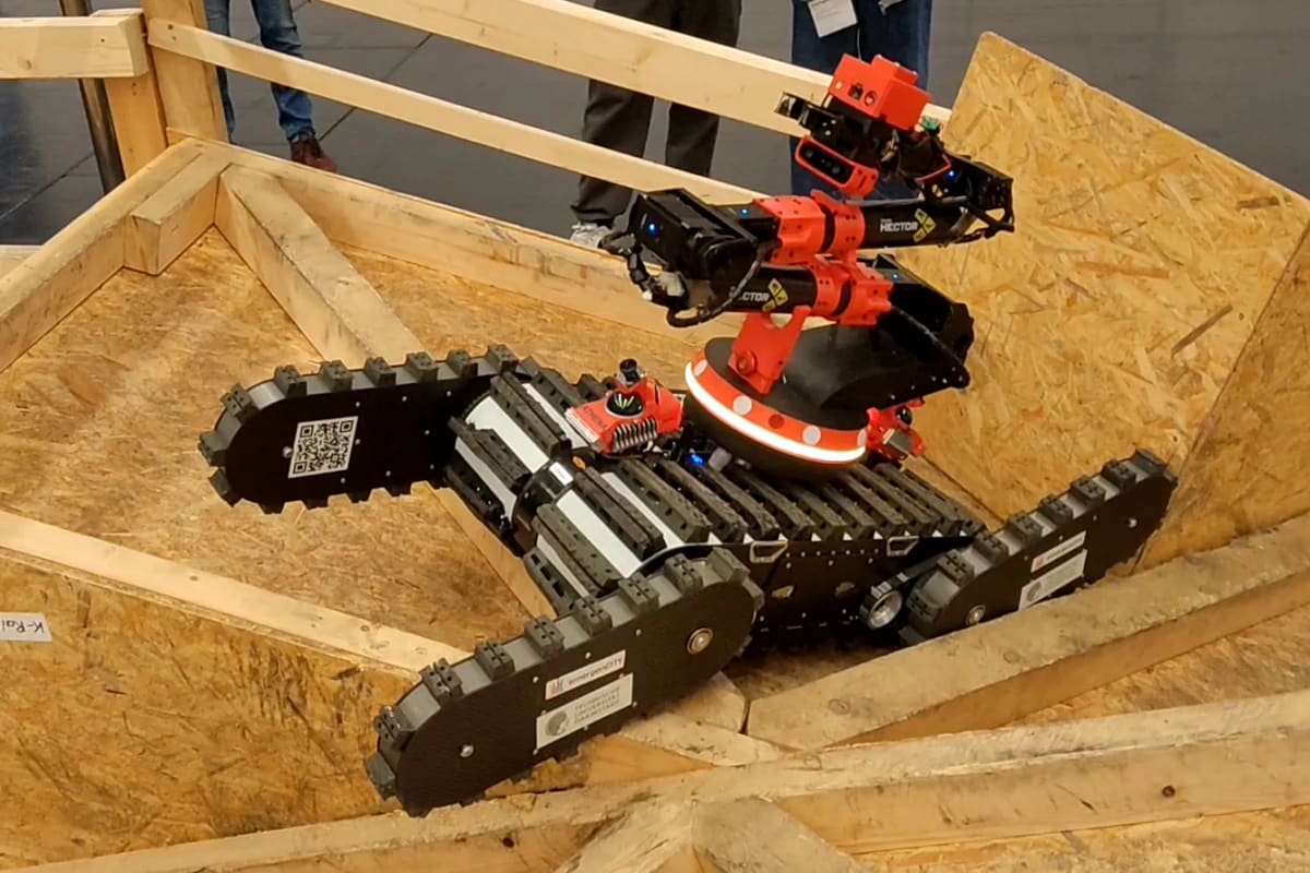 German Rescue Robot Climbs Stairs and Opens Doors Solo - Image 4