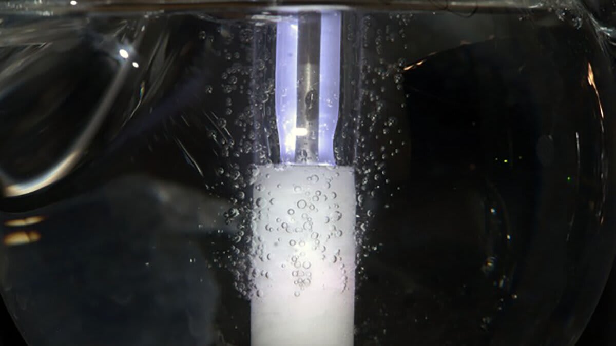 Scientists Turn Lightning Into Clean Fuel in Glass Tubes - Image 2
