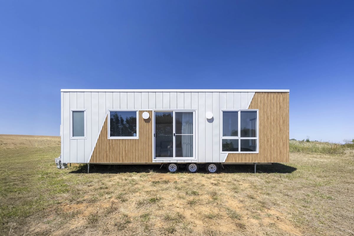 29-Foot Tiny Home Lets Couples Live Off-Grid on Wheels - Image 4