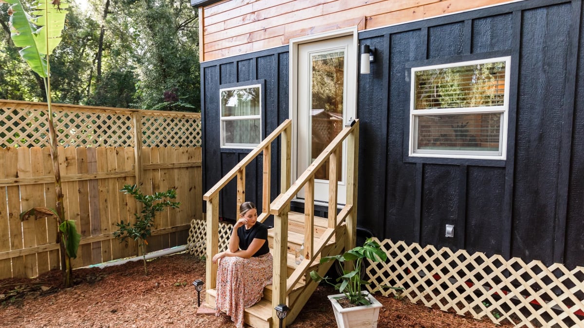 This 160-Square-Foot Tiny House Fits Two Bedrooms for $40K - Image 2